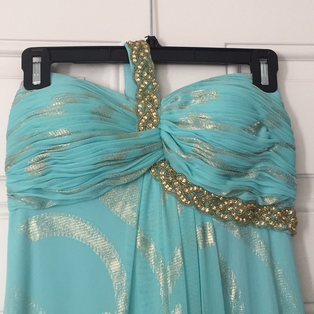 Formal Dress - Picture 2 of 6